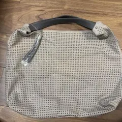 スタッズ付きバッグ