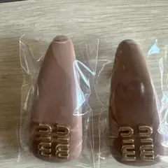 miuロゴが特徴的なヘアクリップセット茶色2点