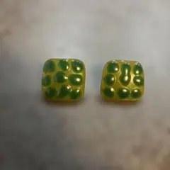 スクエアイヤリング　ドットグリーン
