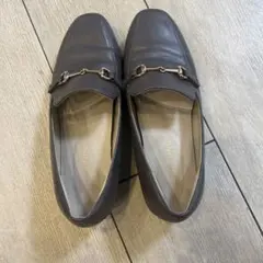 【跳べるパンプス】スクエアトゥビットモチーフローファー グレー