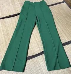 グリーン フレアパンツ ストレッチ素材
