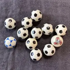 ビー玉大のサッカーボール（約14mm、adidasロゴあり）12個