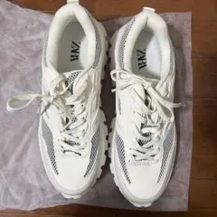 ZARA ホワイト メッシュ スニーカーのサムネイル