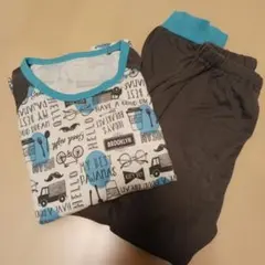 青とグレーのプリントパジャマ
