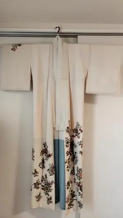 付け下げ訪問着 花柄 金縁取り アイボリー 型染め 白