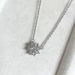 【新品未使用】高品質⭐️フラワーネックレス　即日発送　SSSランクCZのサムネイル