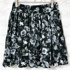 レディメイド 花柄 フレア ミニスカート F ブラック タック モノトーンのサムネイル