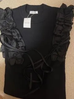 IGNI ブラック フリル付きニット シアーフリルノースリニット