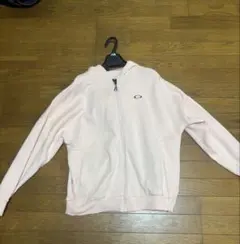 OAKLEYピンクパーカー
