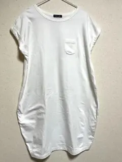 ホワイト ポケット付き ルーズフィットTシャツ