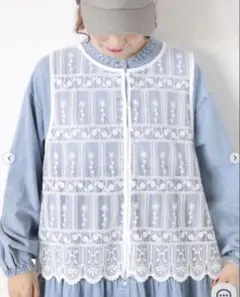 裾スカラップレースベスト　サマンサモスモス　オフ　sm2