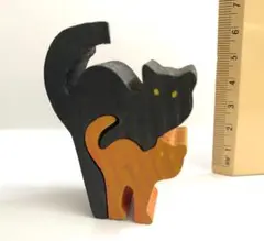 ハロウィン！木製、猫の置物 黒とオレンジ