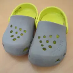 Crocs サンダル/グレー×ライムグリーン/c8（約15.5cm）