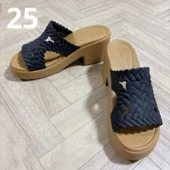 極美品 クロックス ブルックリン ウーブン スライド 厚底 サンダル 25 9のサムネイル