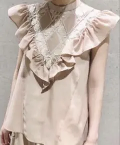 タグ付き　LILY BROWN エンブロイダリーレースブラウス