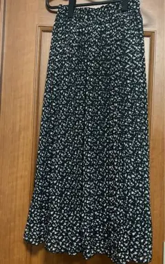 wego ロングスカート　黒　花柄