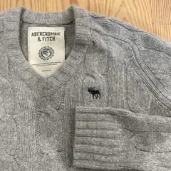 Abercrombie & Fitch グレー ケーブルニット Vネック