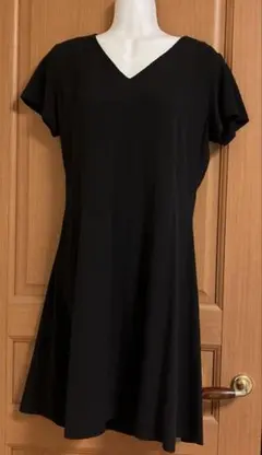 K.T KIYOKO TAKASE 黒のVネック半袖ワンピース