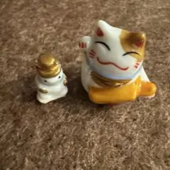 招き猫と雪だるま 陶器製 ミニチュア置物 2点セット