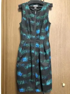H&M 厚手生地ワンピース ジャンスカ 水彩柄 ジップアップ ジャンパースカート