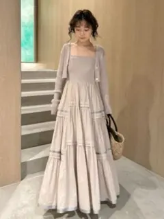 FRAY I.D ニットコンビタックティアードワンピース＋カーディガン　ベージュ FRAY I.D ニットコンビタックティアードワンピース＋カーディガン