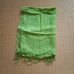 明るい緑のフリンジ付きストール