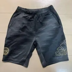 adidas ブラック ハーフパンツ 130㎝