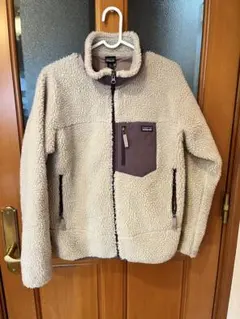 美品パタゴニア　ボアフリース　キッズXXL 大人でも。ベージュ＆パープル？ピンク