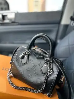 Louis Vuitton ブラック スタッズ ショルダーバッグ