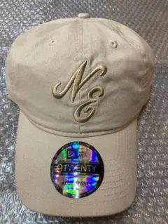 New Era Beige色ロゴ刺繍キャップ男女用フリ➖サイズ