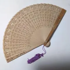 木製 透かし彫り 扇子 パープルタッセル付き