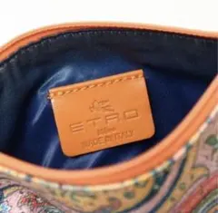 ETRO エトロペイズリー柄 フラットポーチ ストラップ付き オレンジ系のサムネイル