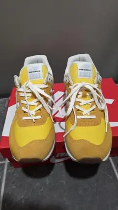 New Balance 574 スエード イエロー 27.5cmメンズスニーカーのサムネイル