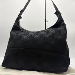 美品✨サルヴァトーレフェラガモ　ワンショルダー　アクセサリーポーチ　総柄　黒