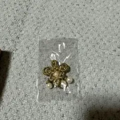 リボン型ブローチ 金色 パール付き
