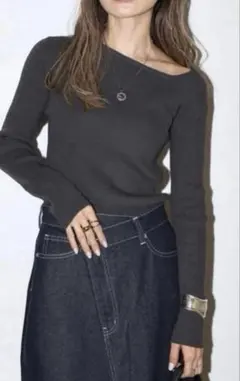 アシンメトリーネックリブニット