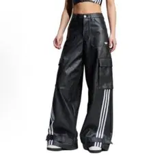 フェイクレザーパンツ