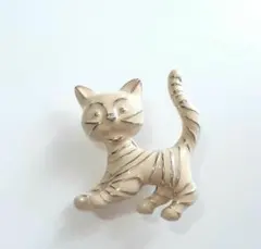 ブローチ　猫　トラネコ　キャット　動物　アニマル　エナメル　ピン　B18