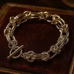 Item thumbnail for item 78baa672-0aa5-43c7-bae1-25b1c5638b33