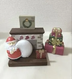 クリスマスオブジェ　サンタクロース　プレゼント　暖炉　ナチュラルキッチン　置物