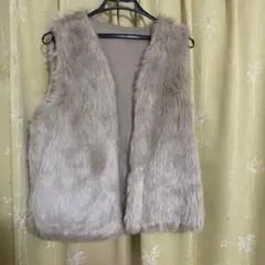 フェイクファーベスト ベージュ ノースリーブ