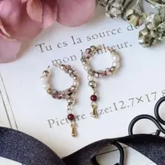 小さなファルファーレのイヤーカフ(赤×グリーン)