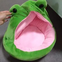 大きなお口のカエルさんクッション ぬいぐるみ カエル タイトー限定