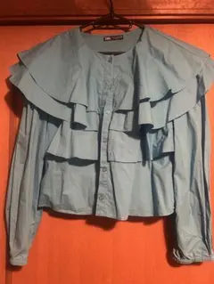 水色フリル付き長袖シャツ