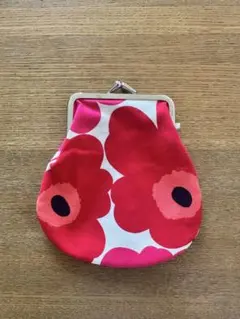 marimekko ウニッコ　フラワーパターン ポーチ　赤