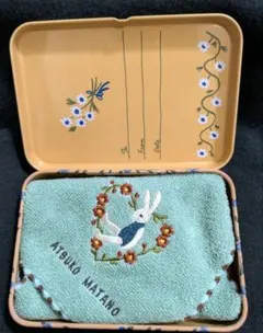 Atsuko Matano ビンク系　缶ケース クマとウサギ ハンカチ