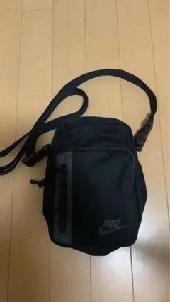 Nike ブラック ショルダーバッグ