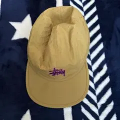 Stussy マスタードイエロー　刺繍ロゴキャップのサムネイル