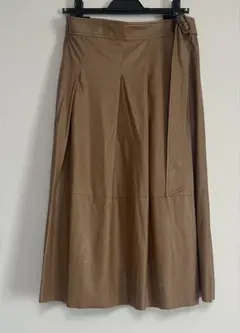 モラビト　ブラウン フェイクレザー フレアスカート