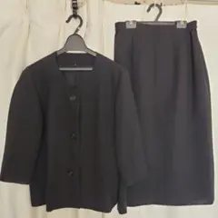 黒のジャケットとタイトスカートのセット　13AR